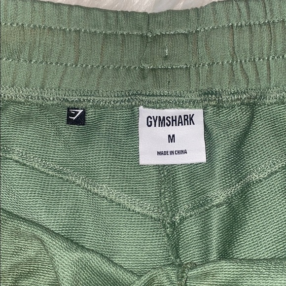 ❗️SOLD❗️Gymshark Legacy Loose Shorts - Picture 4 of 4